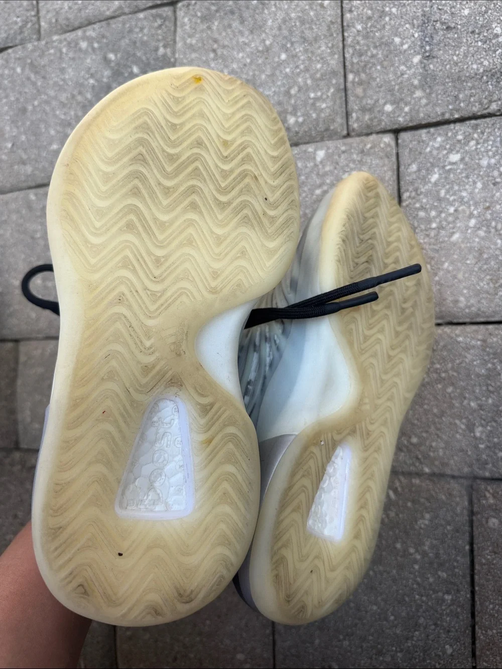 Yeezy QNTM basketball Sneakers